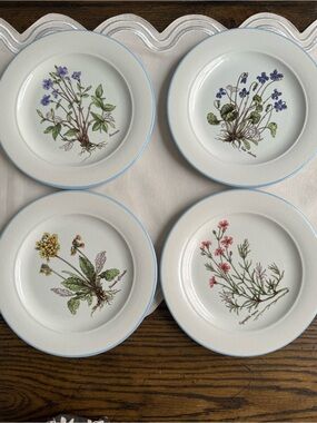 Set of 4 ~  Tiffani Boutique on a ceramic plate.Made in Italy. Plates 8 1/4"